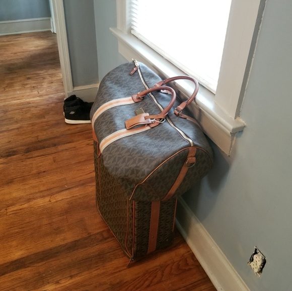 Michael Kor  Authentic 💥💥 - Picture 8 of 8